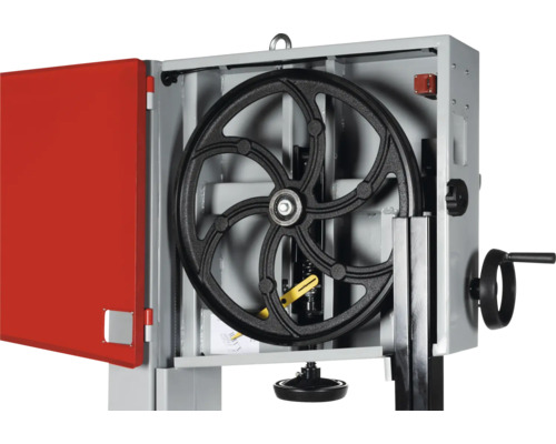 Detailopname bandzaag met geopende beschermkap