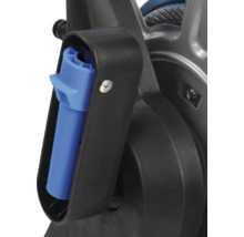 Detailweergave van een slangenbox met accessoires