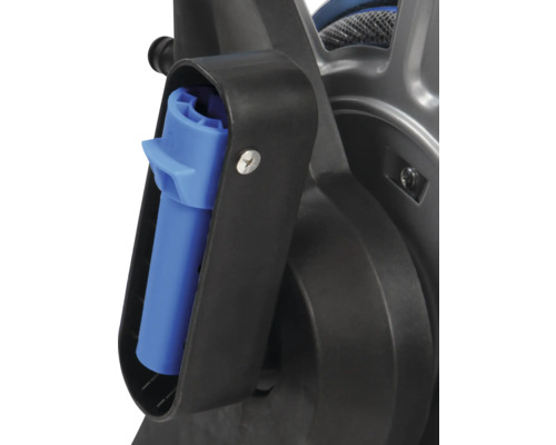 Detailweergave van een slangenbox met accessoires