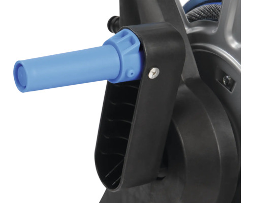 Detail van een slangbox met slangaansluiting