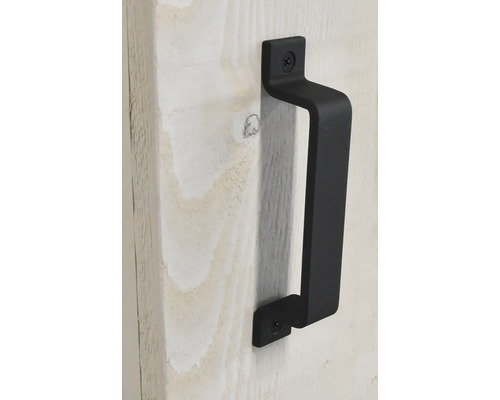 Zwarte deurklink bevestigd aan een houten deur.