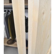 Zwart scharnier op houten deur