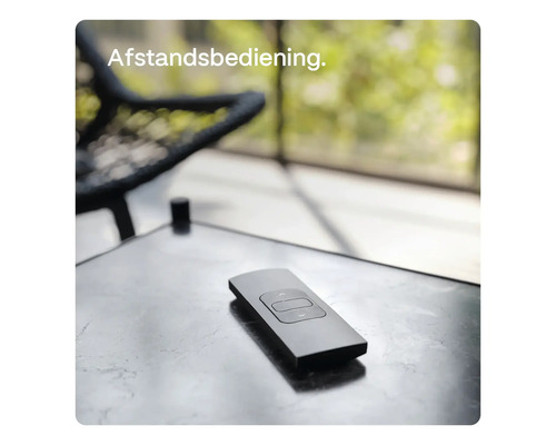 Afstandsbediening op een tafel