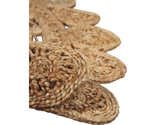 Close-up van een gevlochten vloerkleed van natuurlijke vezels