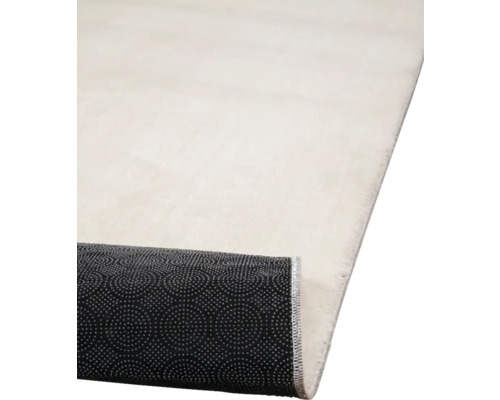 Tapijt met opgerolde rand en antislip onderkant.