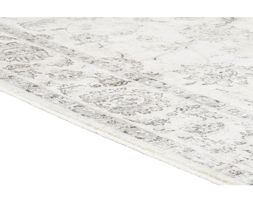 Detailweergave van een lichtgekleurd tapijt met patroon