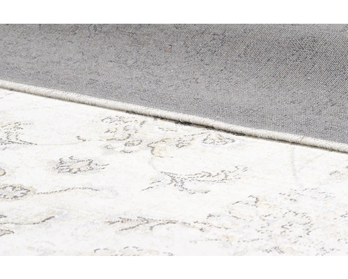 Detailopname van een tapijt met bloemmotief