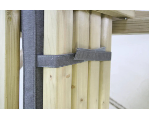 Detailopname van een houten constructie met kussen bevestiging