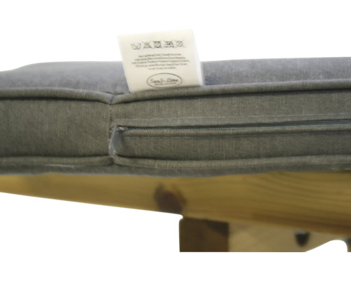 Close-up van een grijze matrasovertrek met rits en wasvoorschriftenlabel