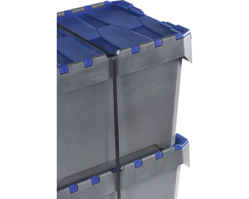 Twee grijze kunststof boxen met blauw deksel en spanband gestapeld