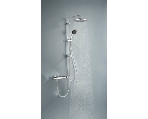 Douchesysteem met hoofd- en handdouche in gebruik