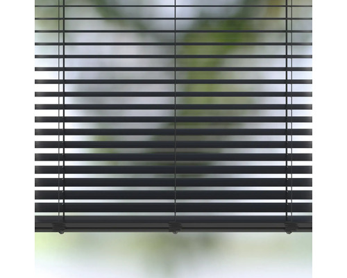 Gesloten jaloezie voor raamdecoratie en privacy