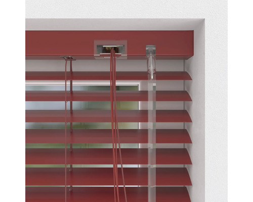Detailopname van een horizontale jaloezie voor raamdecoratie en lichtbescherming