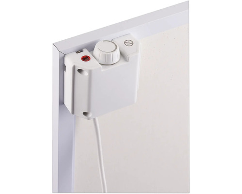 Detail van een verwarming met thermostaat en controlelampje