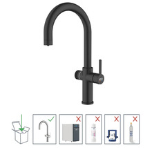 Zwarte keukenkraan voor gebruik met een waterkoeler