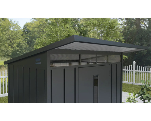 Metalen tuinhuis met lessenaarsdak in de tuin