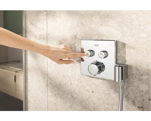 Opbouw douchearmatuur met handbediening en Grohe logo