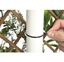 Bevestiging van een privacyscherm met kabelbinders aan een paal