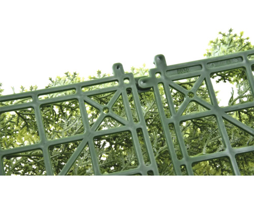 Detailopname van een kunsthaag met kliksysteem.