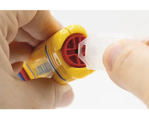 Close-up van een inhalatieapparaat met rood tandrad