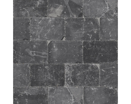 Grijze natuurstenen tegels in rechthoekige vorm