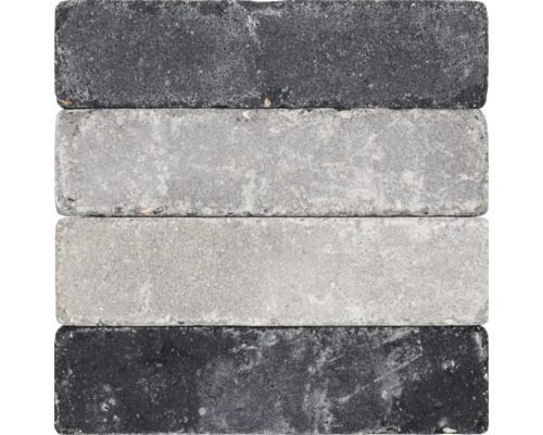 Vier grijze stenen straatstenen liggen op elkaar.