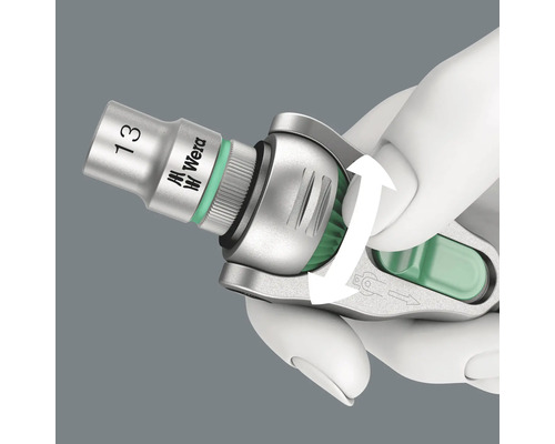 Hand met Wera gereedschap ratel en dop maat 13