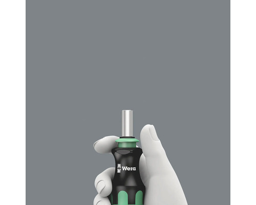 Wera Logo schroevendraaier met korte schacht in de hand