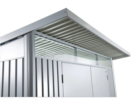 Aanzicht van een tuinhuis met metalen dak en bekleding