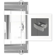 Detailaanzicht van een metalen kast met slot en grendel