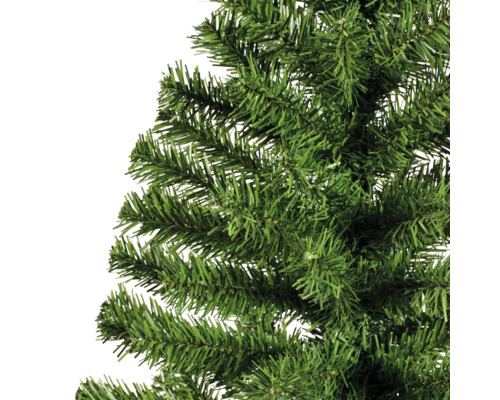 Close-up van een kunstkerstboom met groene naalden.