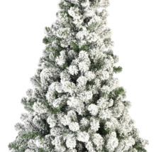 Close-up van een besneeuwde kerstboom
