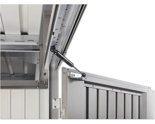 Detail van een geopende metalen tuinkist met gasdrukveer