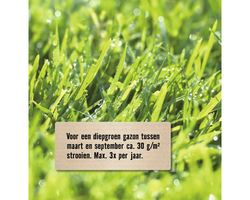 Close-up van gazon met instructies voor het gebruik van gazonmest