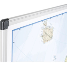 Detailweergave van een wandkaart met aluminium frame