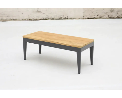 Houten bank met metalen frame voor de tuin