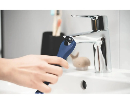 Eenhendelmengkraan montage met een montagesleutel