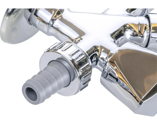 Gedetailleerde weergave van een waterkraan met slangaansluiting.