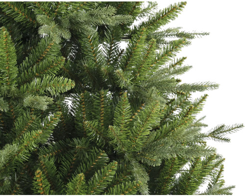 Detailopname van een kunstkerstboom met groene naalden