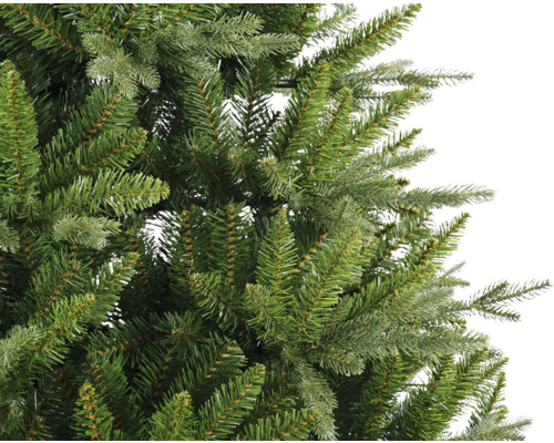 Detailopname van een kunstkerstboom met groene naalden
