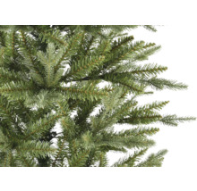 Detailopname van een kunstmatige kerstboom met groene naalden
