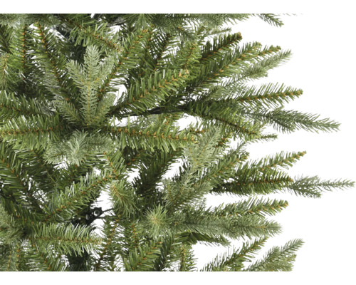 Detailopname van een kunstmatige kerstboom met groene naalden
