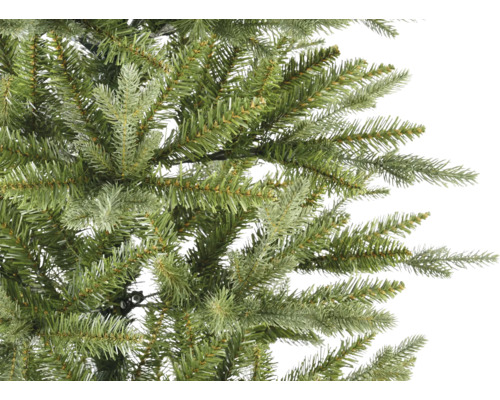 Close-up van een kunstmatige kerstboom met groene naalden