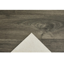 Close-up van geluidsisolatie op een houten vloer
