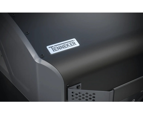 Detailaanzicht van een Tenneker barbecue met het Tenneker logo