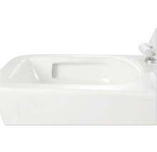 Detail van een wit wandcloset met toiletdeksel