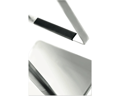 Detailopname van een trap met treden en antislipoppervlak