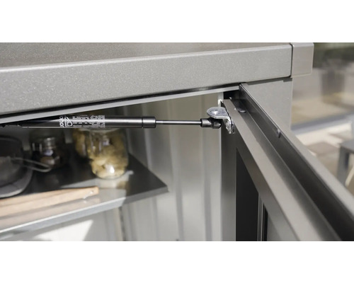 Detailopname van een gasveer op een grijze kast