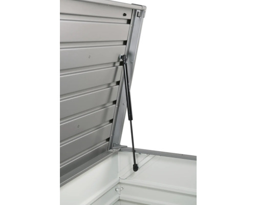 Detailopname van een geopende gereedschapsschuur met gasveer