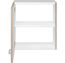 Open hangkast met twee planken